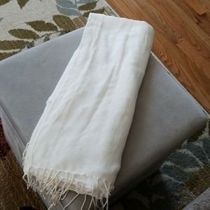 White scarf/shall